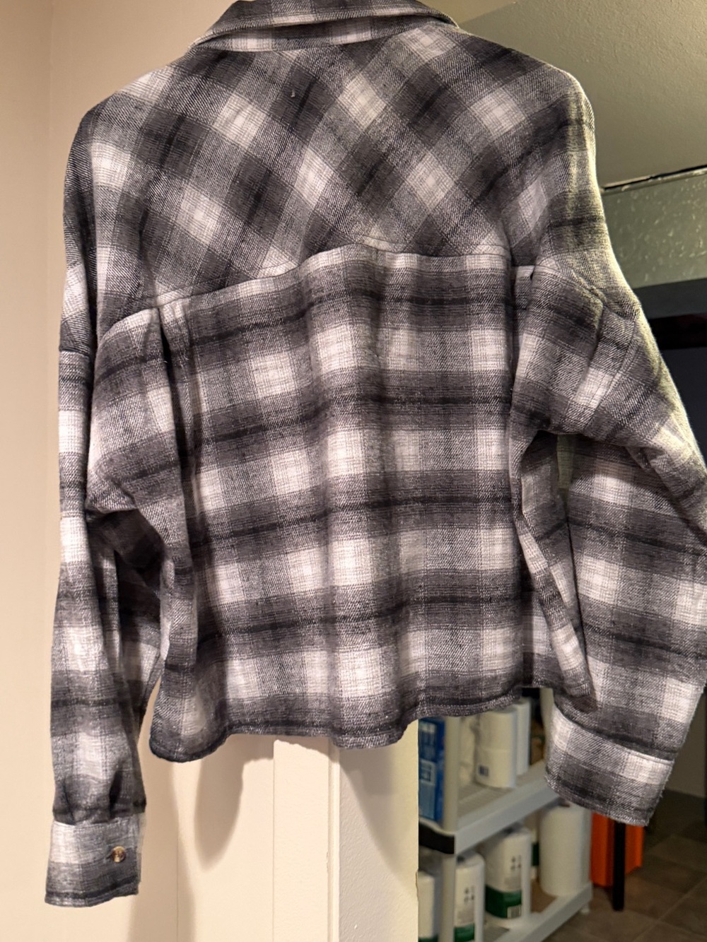 Ci Sono women’s  Black & White cropped Plaid flannel Button-Up Shirt - Picture 2 of 4
